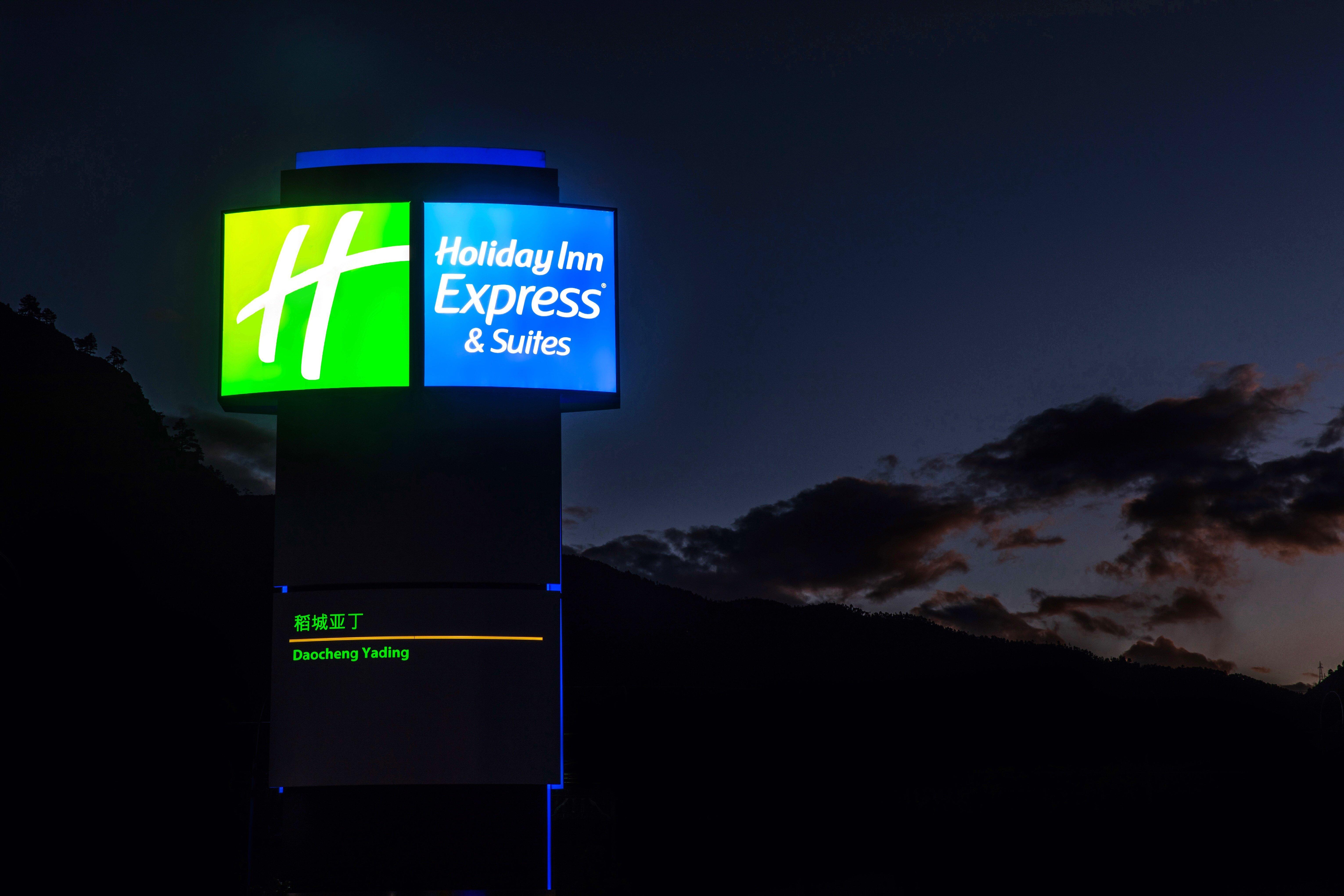 Holiday Inn Express Daocheng Yading, An Ihg Hotel Exteriör bild